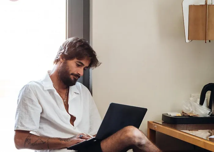 托里什韦德拉什中心酒店 4* 托里什韦德拉什