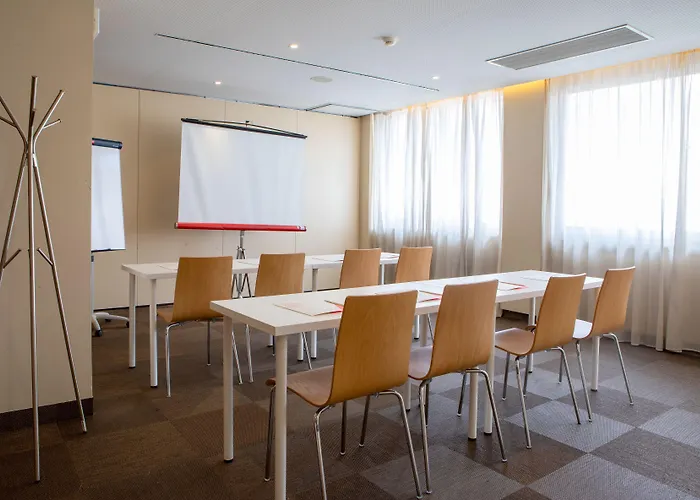 托里什韦德拉什中心酒店 酒店 4*